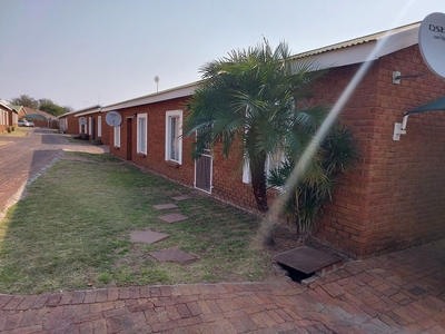 2 Bedroom Sectional Title To Let in Bendor