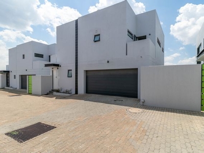 3 Bedroom House For Sale in Edenvale Central