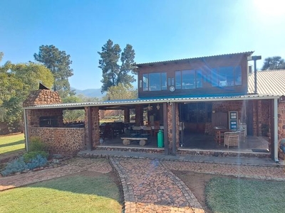 3 Bedroom farmhouse in Hartbeesfontein AH For Sale