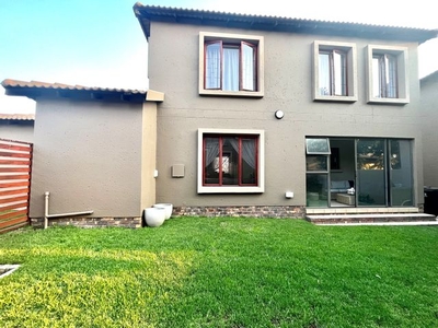 3 Bedroom House For Sale in Country View