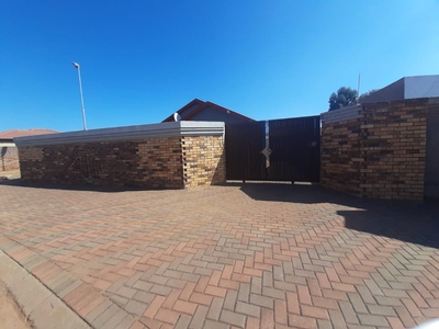 3 Bedroom House For Sale in Protea Glen