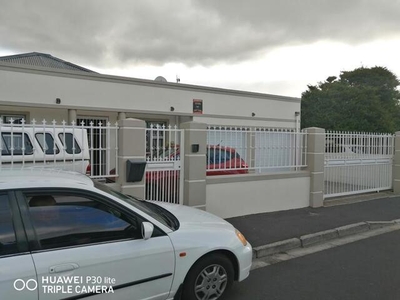 Apartment For Rent In Kenwyn, Cape Town