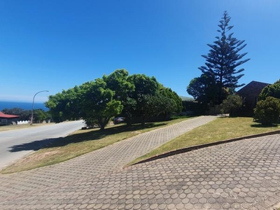 Large 4 bedroom home in Mossel bay area - PRICED TO SELL !