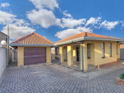 House For Sale In Chiawelo, Soweto