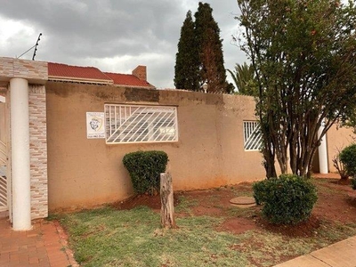 House For Sale In Lenasia South, Johannesburg