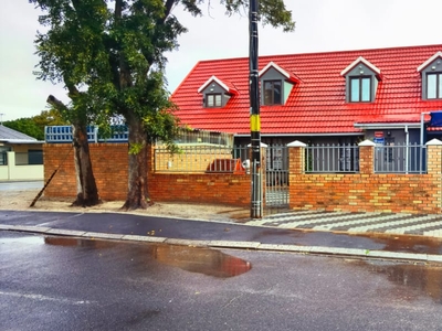 House For Sale in Ravensmead