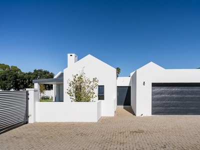 House For Sale In Roundhay, Somerset West