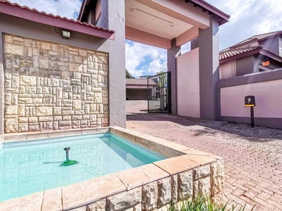Apartment For Sale In Little Falls, Roodepoort
