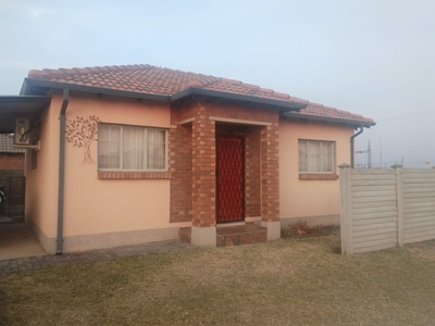 Apartment For Sale in Waterkloof East
