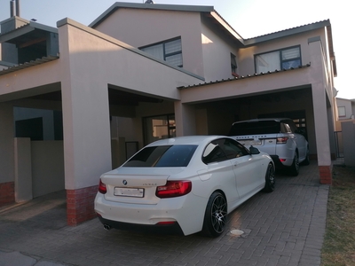 Apartment For Sale in Waterkloof East