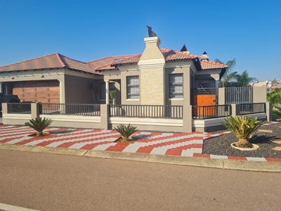 Gated Estate For Sale in The Orchards