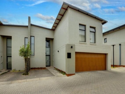 House For Sale In Crowthorne Ah, Midrand