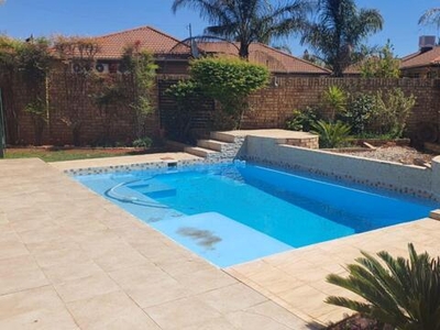 House For Sale In Hillcrest, Kimberley
