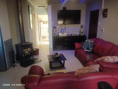 House For Sale in Moretele View
