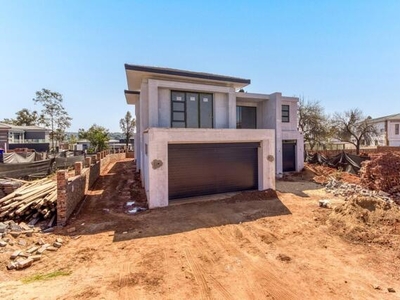 House For Sale In Neighbourhood Estate, Johannesburg