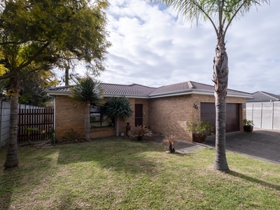 House For Sale in Protea Heights