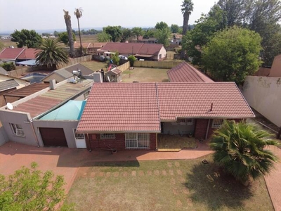 House For Sale In Rondebult, Germiston