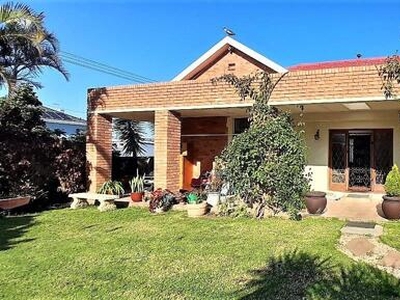 House For Sale In Selborne, East London