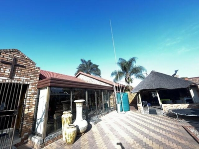 House For Sale In Theresapark, Akasia