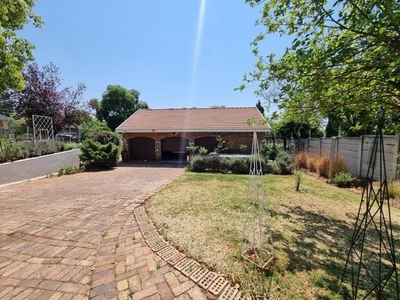 Townhouse For Rent In Buccleuch, Sandton