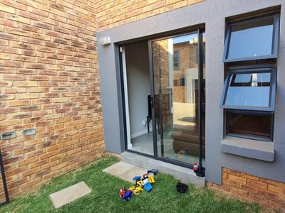 Townhouse For Rent In Denneoord, Brakpan