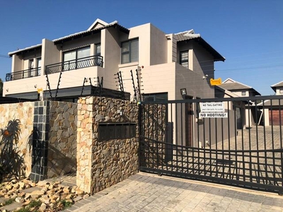 Townhouse For Rent In Menlo Park, Pretoria