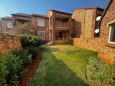 Townhouse For Rent In Mooikloof Ridge, Pretoria