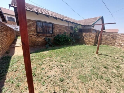 Townhouse For Rent In Tasbet Park Ext 2, Witbank