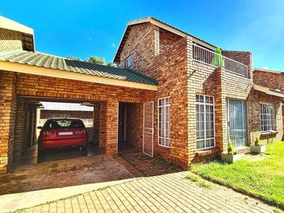 Townhouse For Sale In Die Bult, Potchefstroom