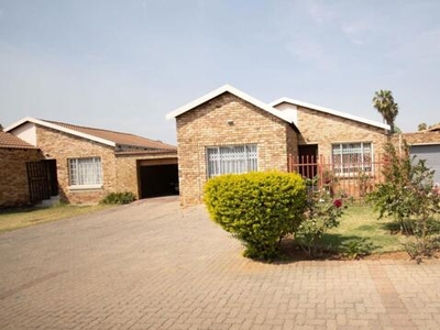 Townhouse For Sale In East Lynne, Pretoria