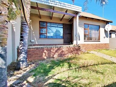 Townhouse For Sale In Hillside, Bloemfontein