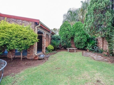 Townhouse For Sale In Huttenheights, Newcastle