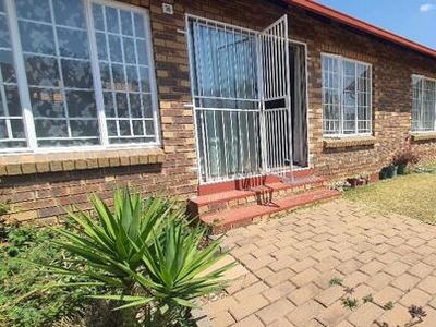 Townhouse For Sale In Meyerspark, Pretoria