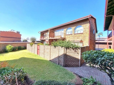 Townhouse For Sale In New Redruth, Alberton