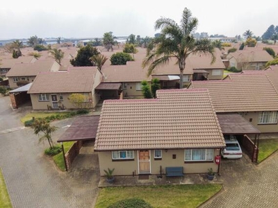 Townhouse For Sale In Pomona, Kempton Park