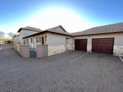 Townhouse For Sale In Woodland Hills Wildlife Estate, Bloemfontein