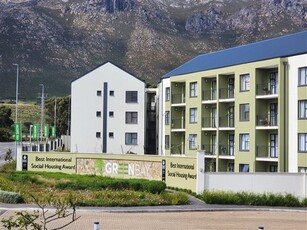 2 Bed Apartment in Gordons Bay Central