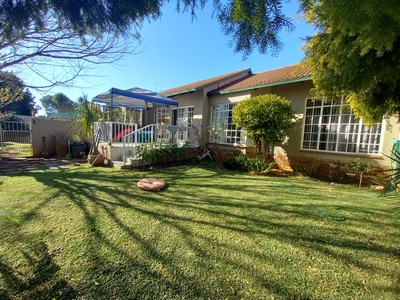 Sectional Title For Sale in Glen Marais