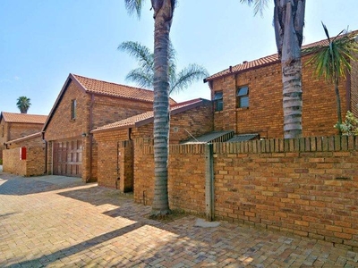 Townhouse For Sale in Bedfordview