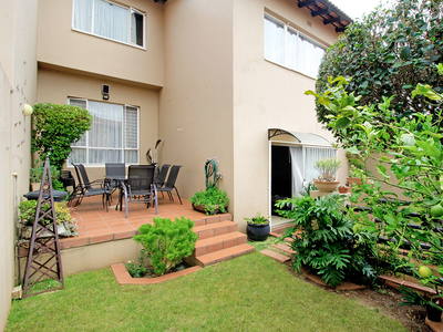 Townhouse For Sale in Sunnyrock