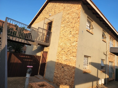 2 Bedroom Townhouse For Sale in Pellissier