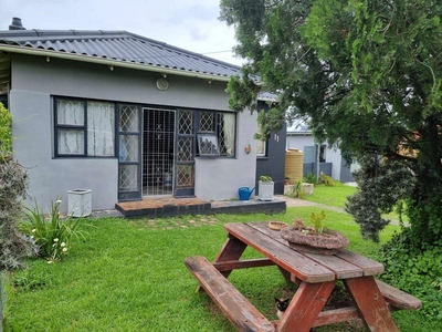 Family Home situated in the quiet suburb of Summerpride!