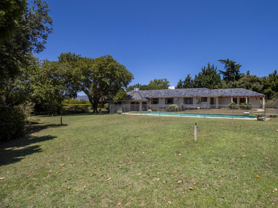 Property for sale with 4 bedrooms, Constantia, Cape Town