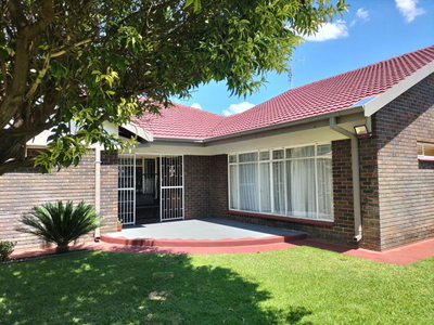 Spacious 4 Bedroom Home in Central