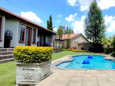10 Bedroom Guest House For Sale in Del Judor Ext 4
