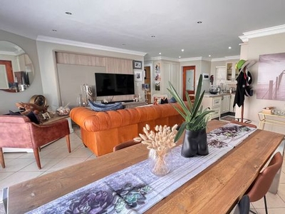2 Bedroom Apartment For Sale in Jeffreys Bay Central
