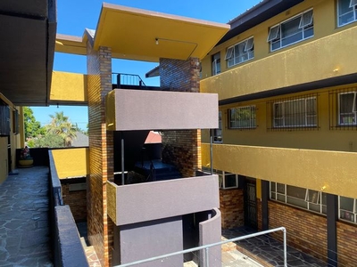 2 Bedroom Apartment For Sale in Parow Valley