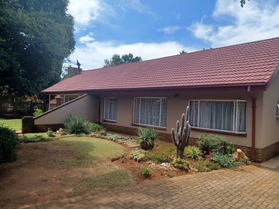 3 Bedroom Freehold For Sale in Delmas