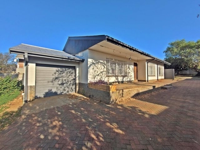 3 Bedroom House For Sale in Uitsig