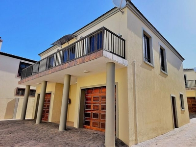 3 Bedroom Townhouse For Sale in Ferreira Town